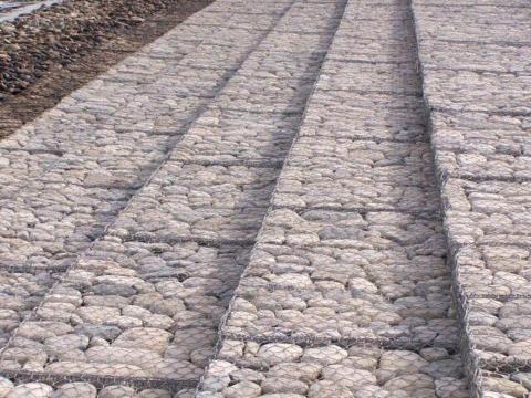 格宾网石笼护坡如何施工填石？